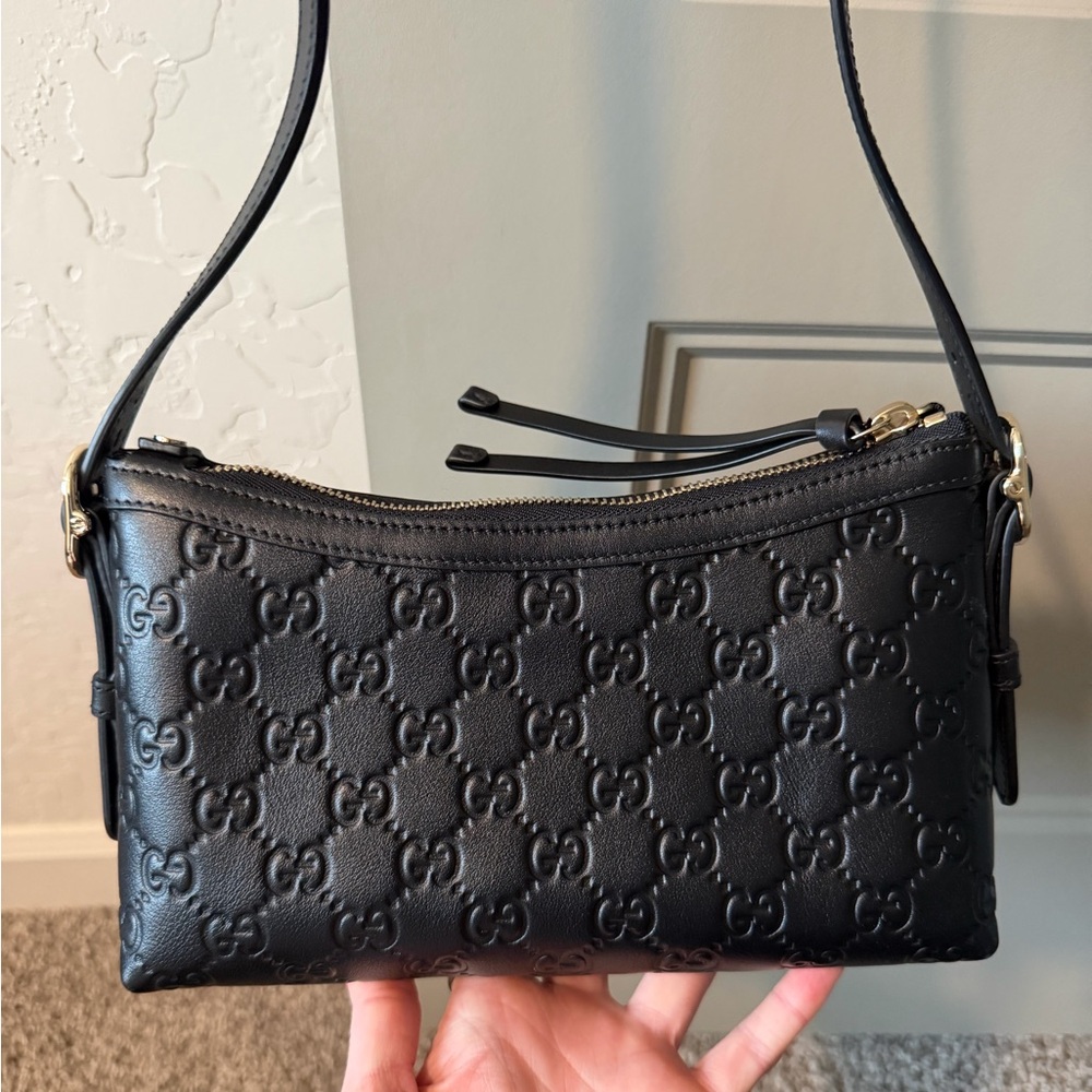 Gucci Black Embossed Leather Shoulder Bag - Picture 3 of 10